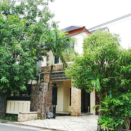 Green Surabaya Homey Екстериор снимка