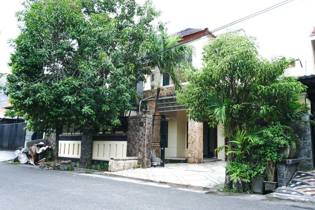 Green Surabaya Homey Екстериор снимка
