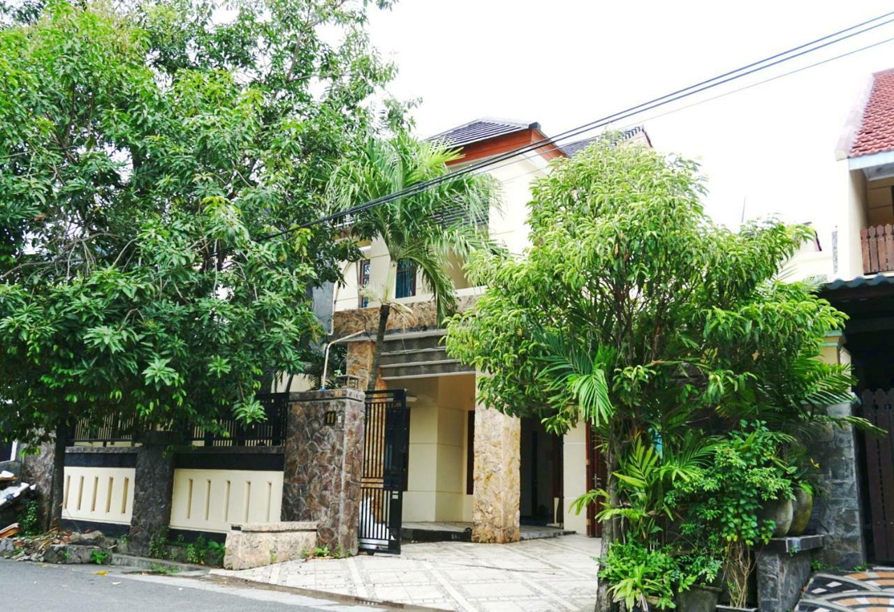 Green Surabaya Homey Екстериор снимка