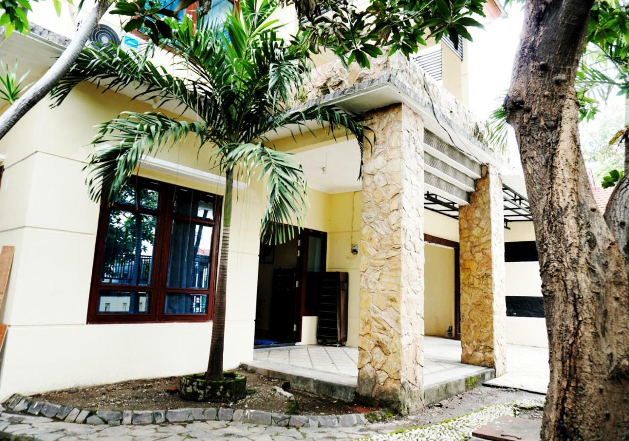 Green Surabaya Homey Екстериор снимка