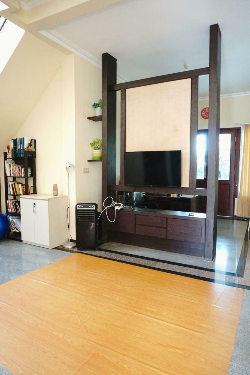 Green Surabaya Homey Екстериор снимка